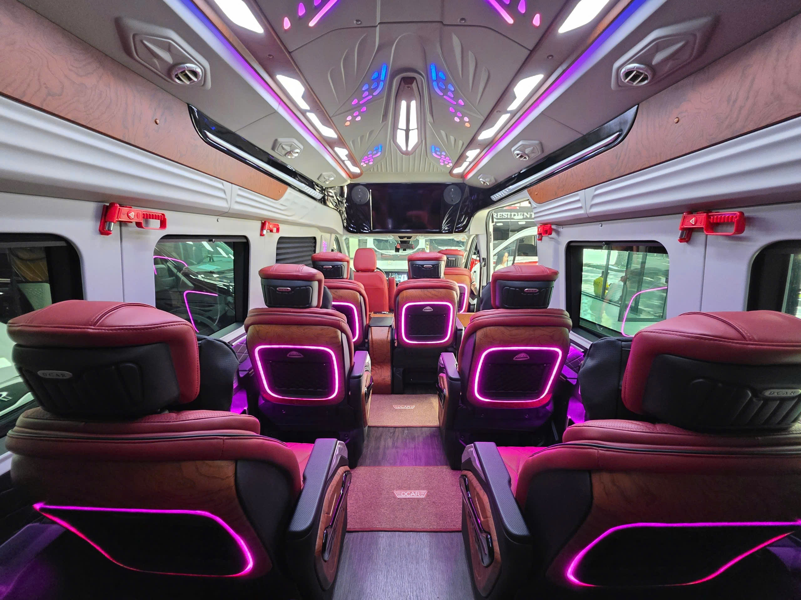 Dịch Vụ Thuê Xe Limousine Đi Nha Trang