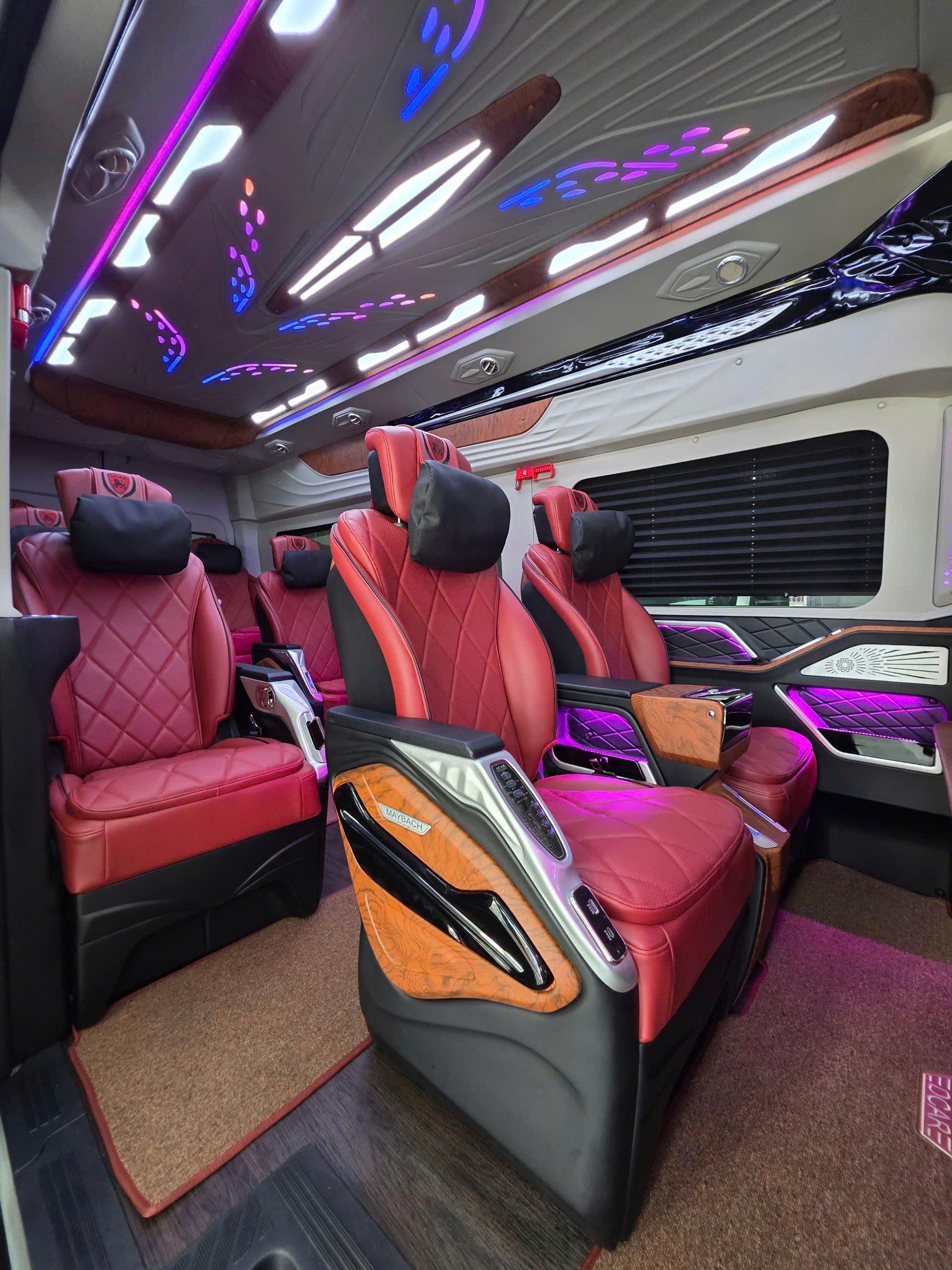 Dịch Vụ Limousine VIP & Khách Hàng Cao Cấp