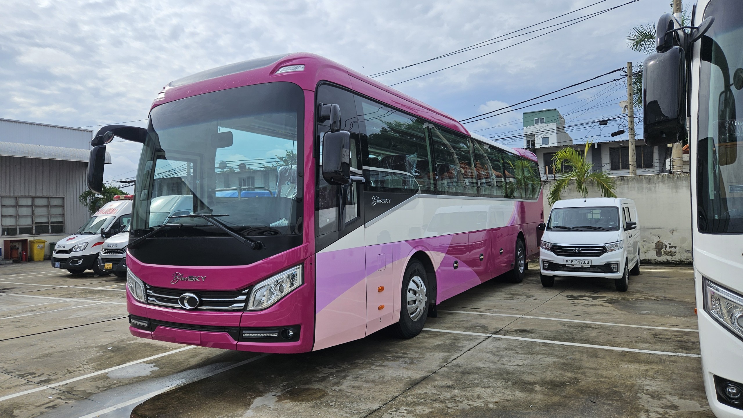 THUÊ XE 45 CHỖ TPHCM ĐI SÂN BAY – ĐÓN TRẢ ĐOÀN ĐÔNG NGƯỜI