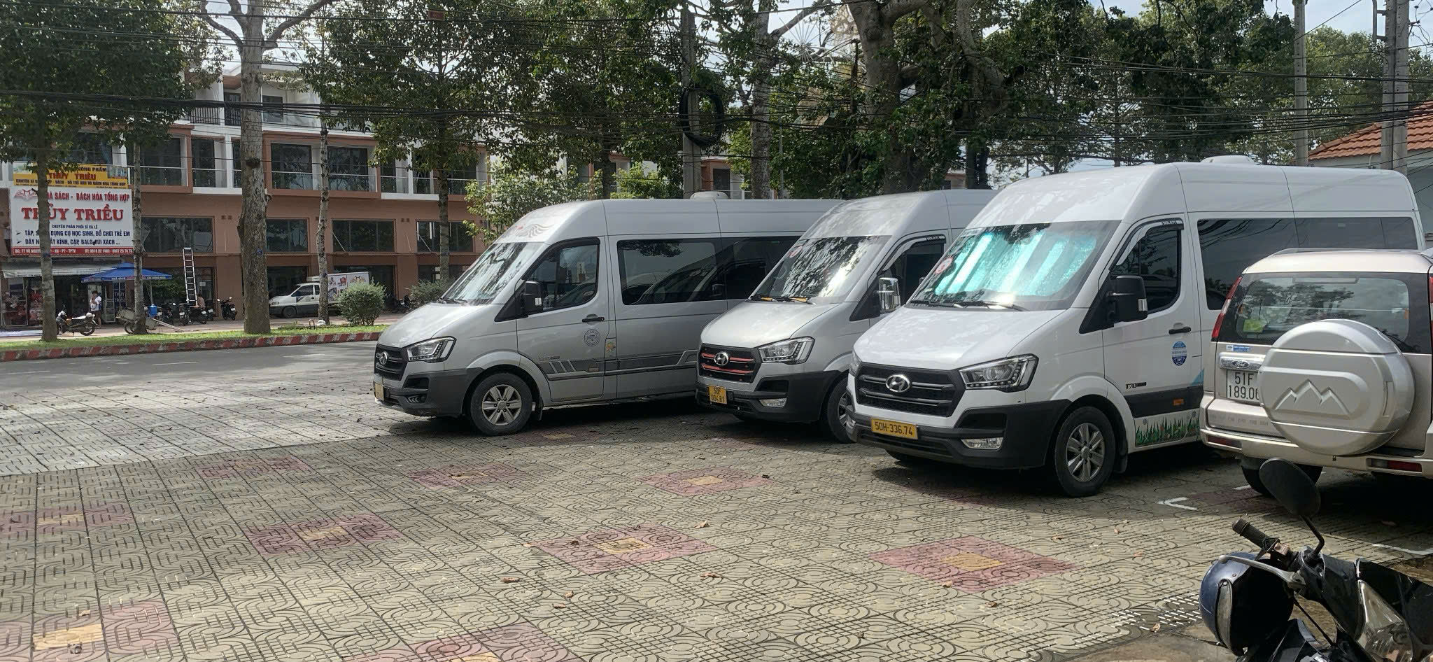 Giá Dịch vụ cho thuê xe du lịch 16 chỗ có tài xế tại Sài Gòn 2025